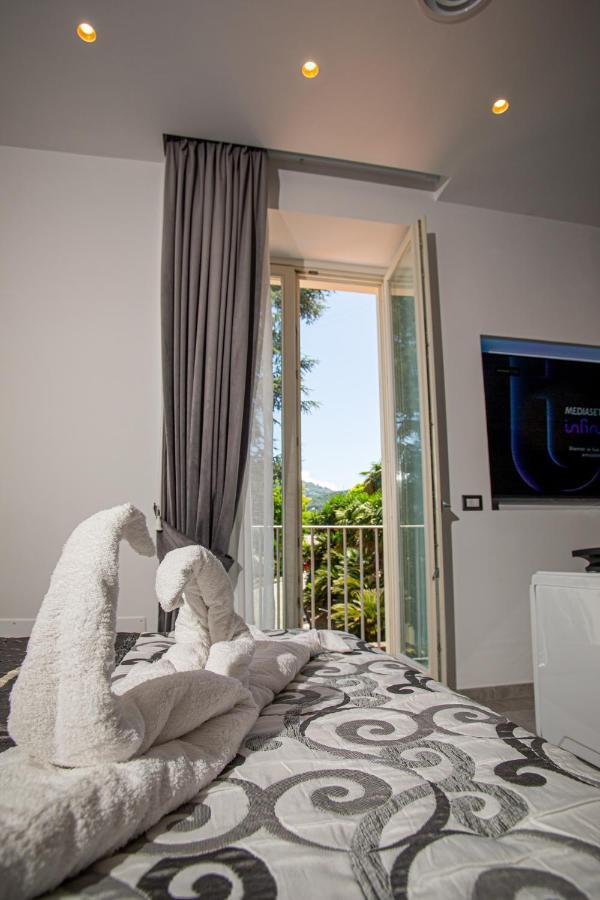 Forever Luxury Rooms Кастелламмаре-ди-Стабия Экстерьер фото